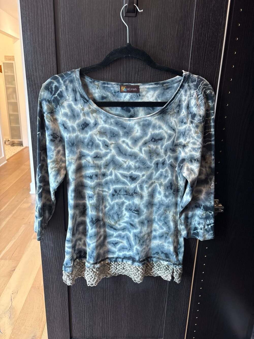Sivan Women's Blue Tie Dye 3/4 Sleeve Top with Crochet Lace Hem